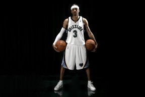 中国男足2026世界杯-体坛双线震动，西汉姆体检惊现德罗巴，TES赛场Uzi惨败